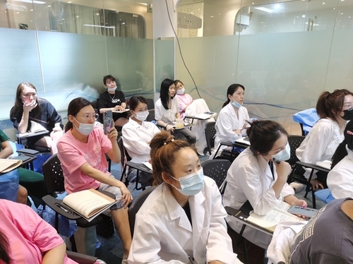 安康知名正規(guī)醫(yī)美培訓(xùn)學(xué)校 以教學(xué)設(shè)備研發(fā)驅(qū)動(dòng)行業(yè)專業(yè)升級(jí)